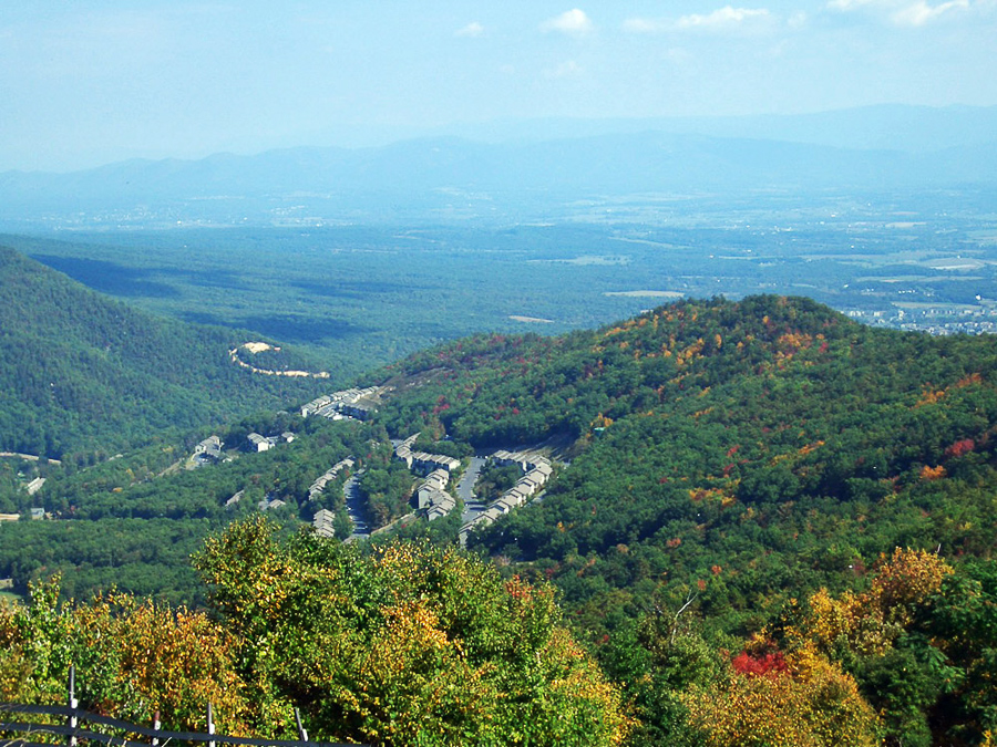 Shenandoah Valley, Virginia - The Best Fall Travel Destinations in the United States www.casualtravelist.com