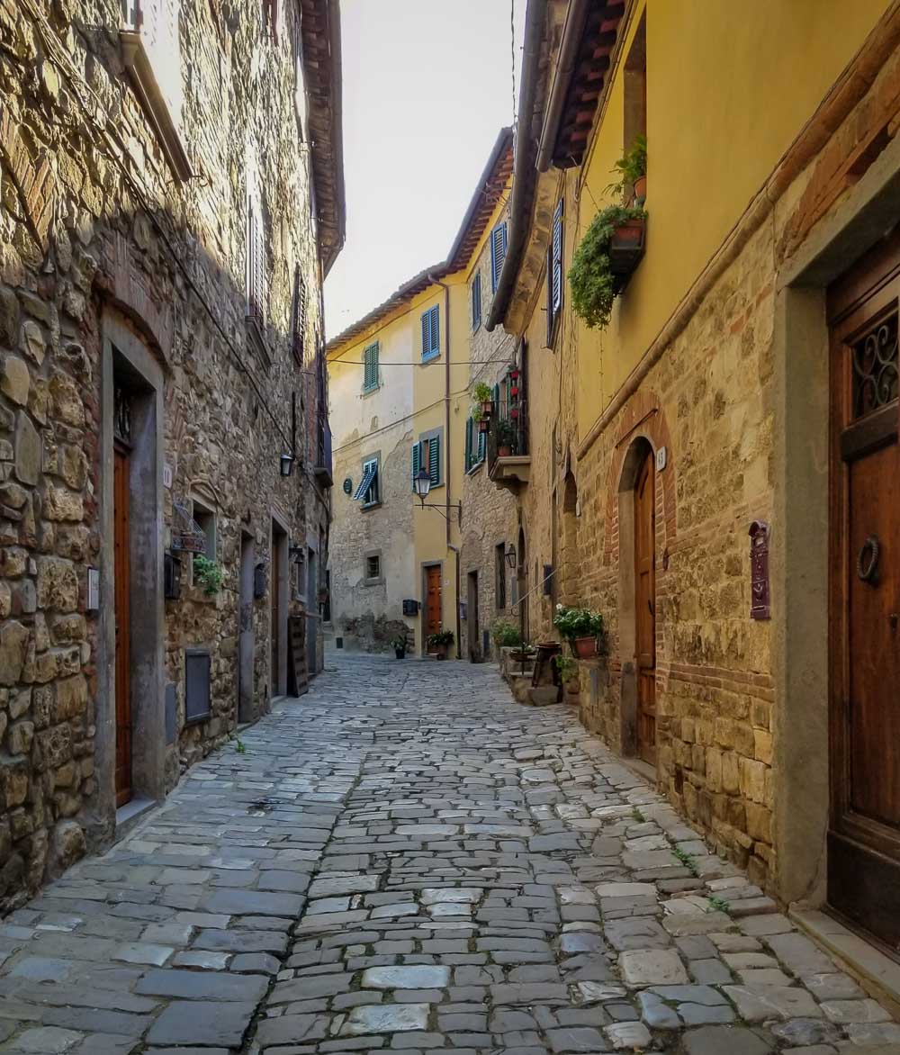 Hill towns in Tuscany - Tips for Choosing the Best Wine Tour in Tuscany for You www.casualtravelist.com