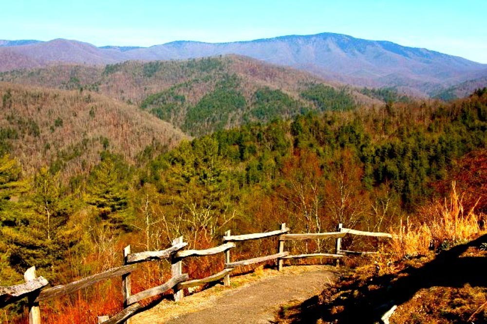 Great Smoky Mountains National Park - The Best Fall Travel Destinations in the United States www.casualtravelist.com