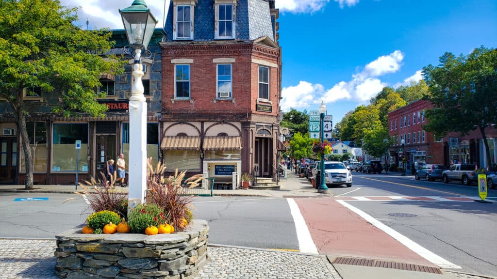 Best Things to Do in Woodstock, VT- downtown woodstock shopping area